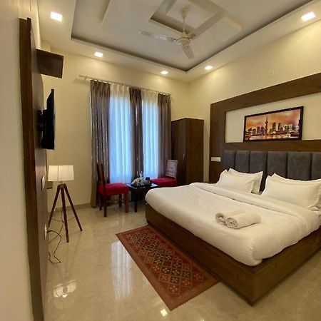 Hotel Woodlark Zirakpur - A Peaceful Stay 外观 照片