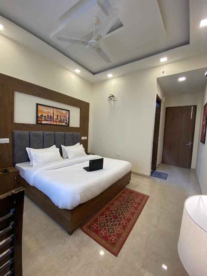 Hotel Woodlark Zirakpur - A Peaceful Stay 外观 照片