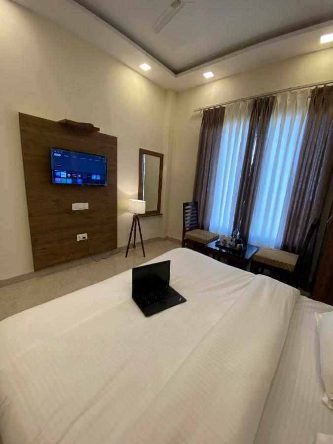 Hotel Woodlark Zirakpur - A Peaceful Stay 外观 照片