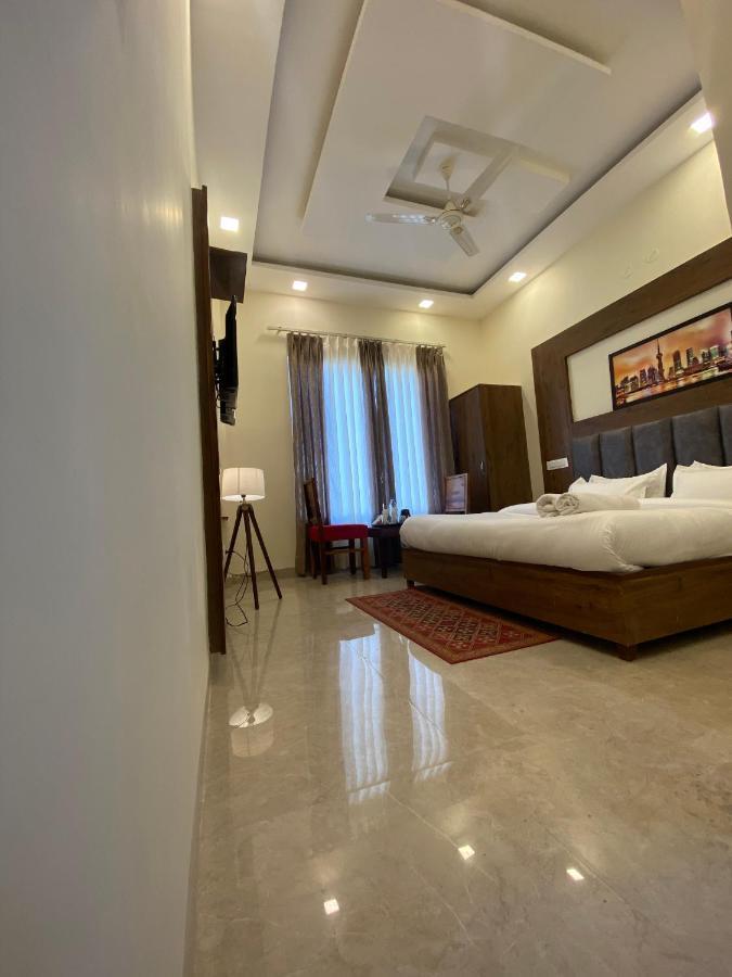 Hotel Woodlark Zirakpur - A Peaceful Stay 外观 照片