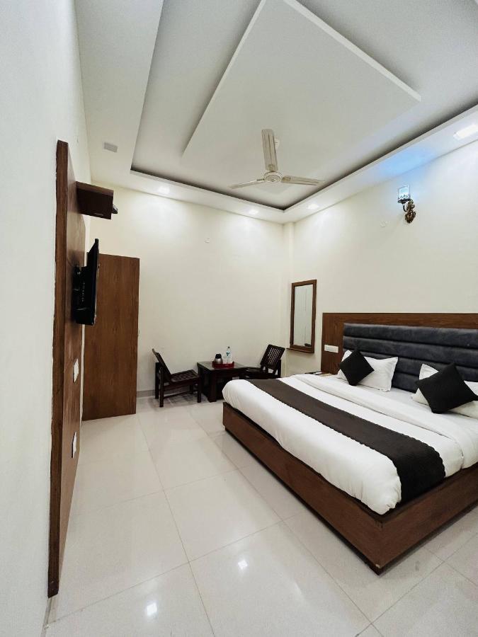 Hotel Woodlark Zirakpur - A Peaceful Stay 外观 照片