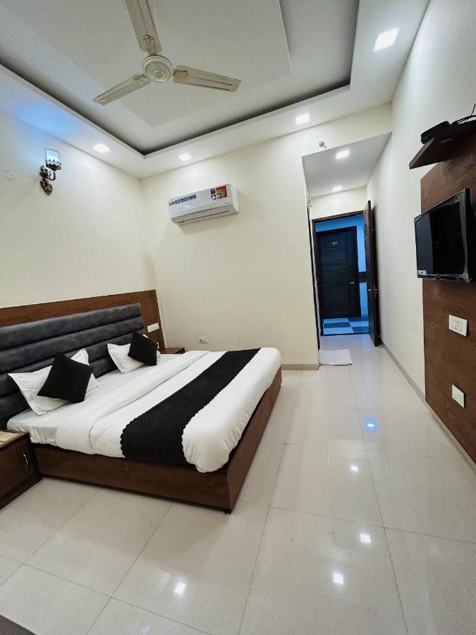 Hotel Woodlark Zirakpur - A Peaceful Stay 外观 照片