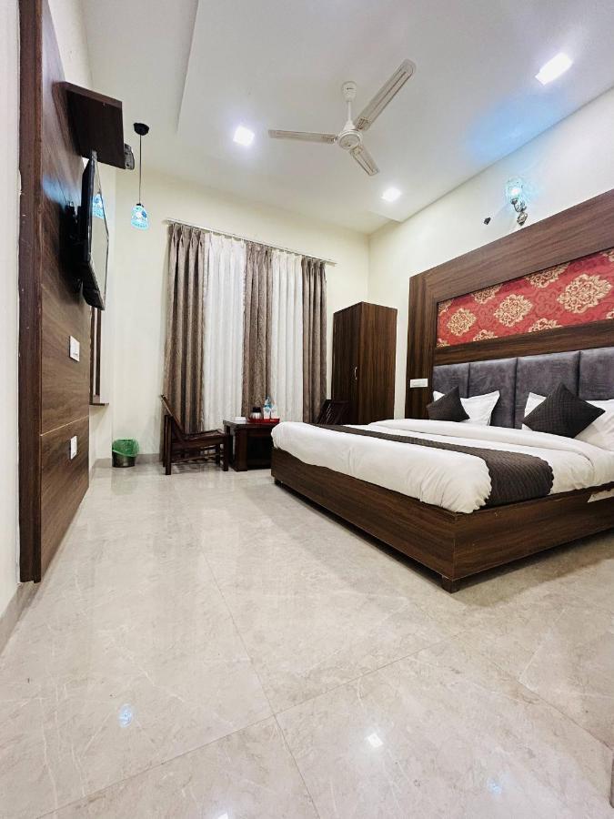 Hotel Woodlark Zirakpur - A Peaceful Stay 外观 照片