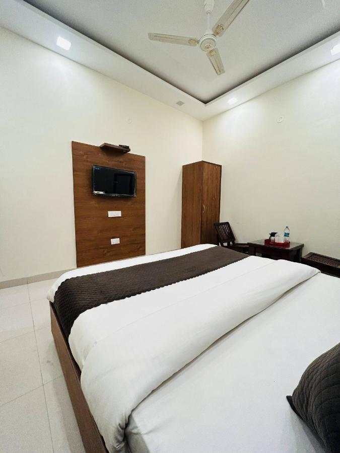 Hotel Woodlark Zirakpur - A Peaceful Stay 外观 照片